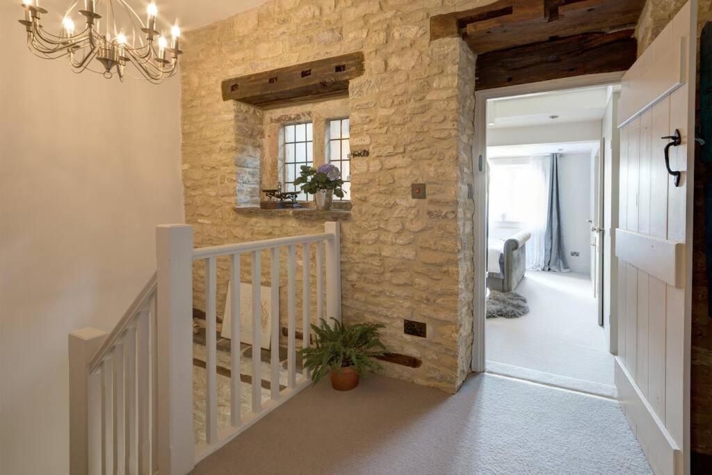 Historic Cotswold Chic Style For Uk Staycation Буртон-он-те-Уотер Экстерьер фото