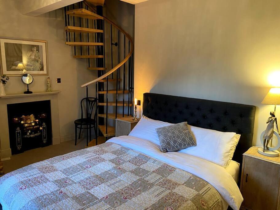 Historic Cotswold Chic Style For Uk Staycation Буртон-он-те-Уотер Экстерьер фото